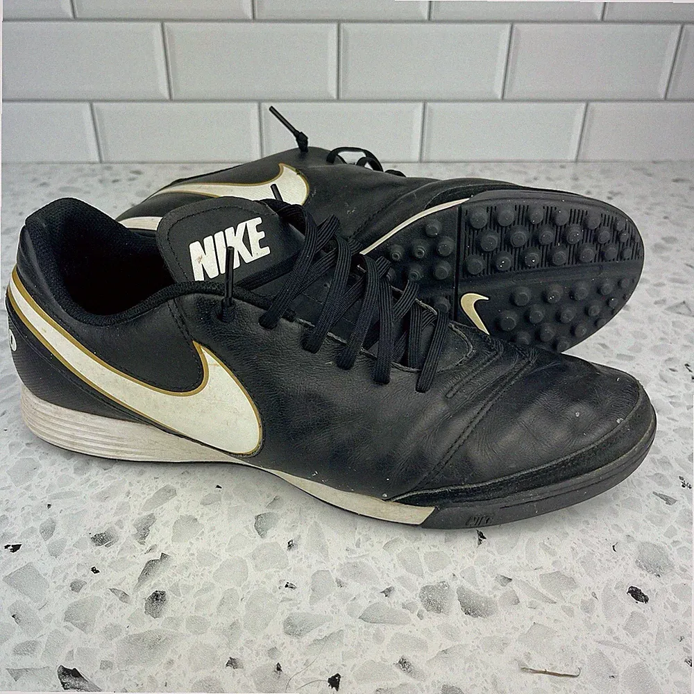 Nike Tiempo Used Indoor Soccer Turf Shoes Men’s Size 12 -493