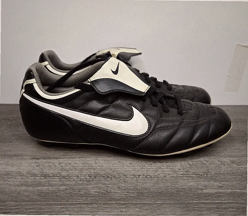 Nike Tiempo Versatract Soccer Cleats Shoes Men US 11 Rare 2004 Black Leather