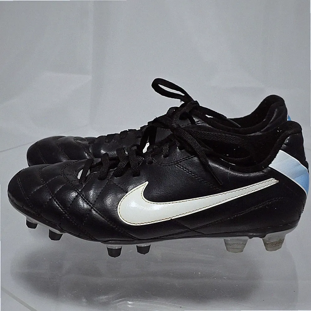NIKE Tiempo Women 9 524939-014 Black/Blue Leather Soccer Cleats Shoes Rare 2012
