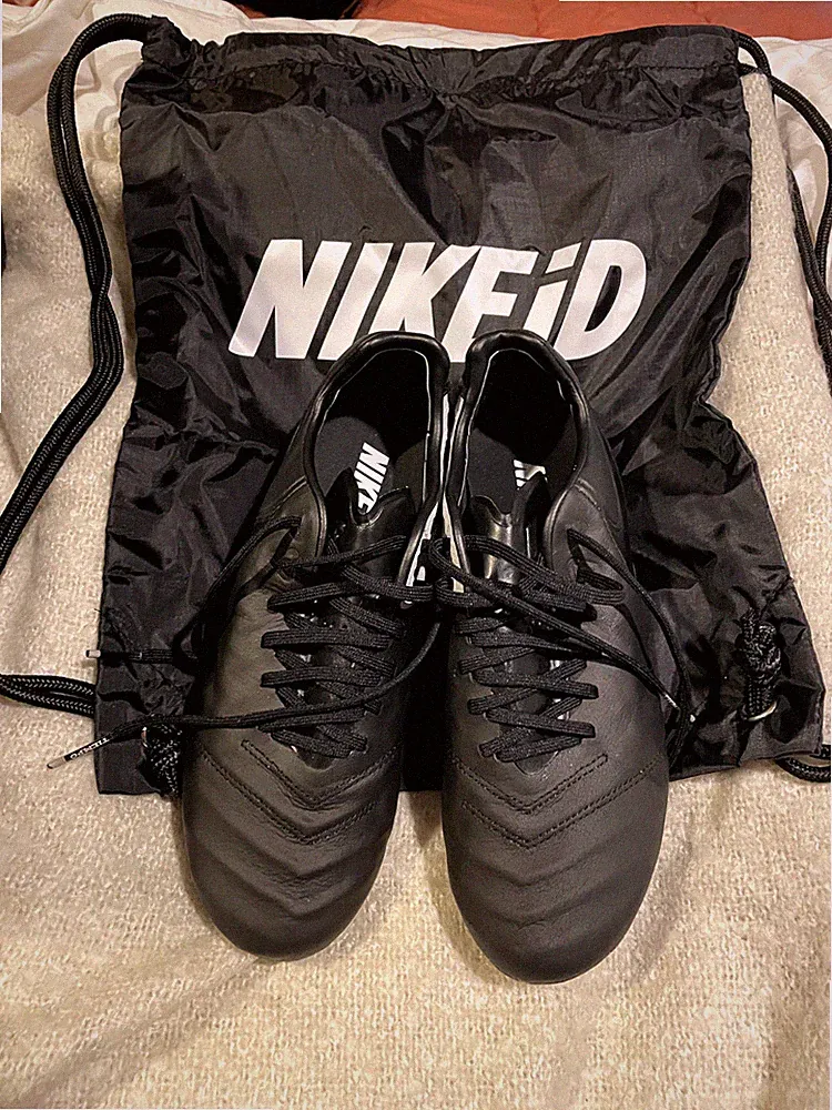 nike tiempo womens 8.5 soccer cleats