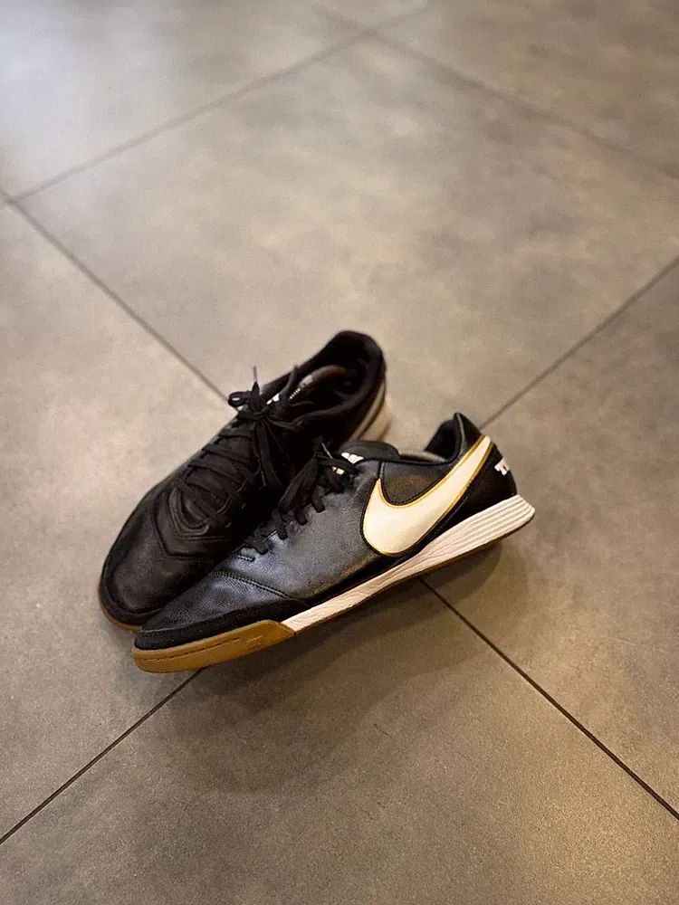 Nike TiempoX Indoor Soccer Shoes White Sole Leather Football Cleats Size 42.5