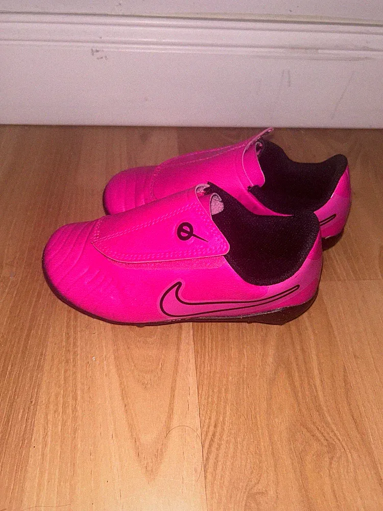 Nike Toddler Size 10 Soccer Cleats