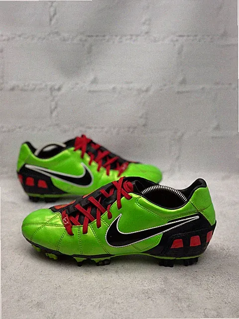 Nike Total 90 Men’s soccer football cleats size 42 US8.5 Very Rare Vintage Shoes