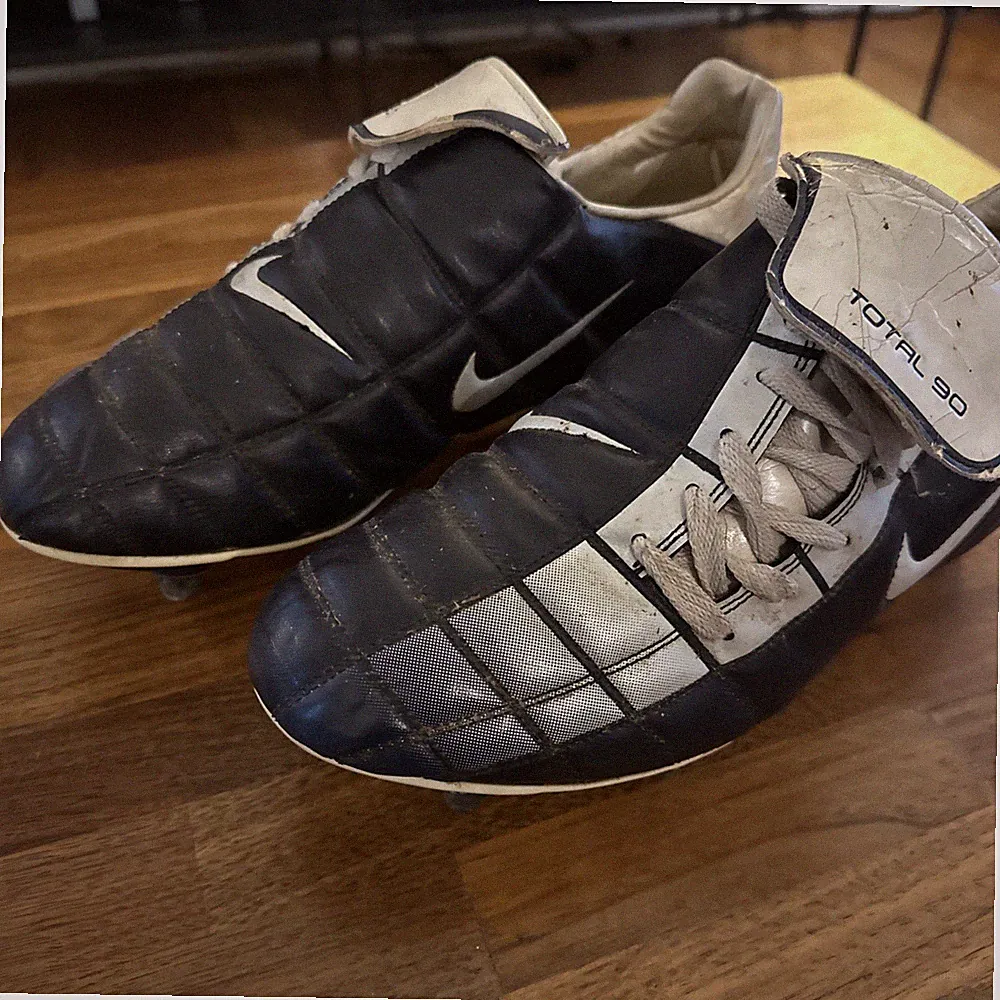 Nike Total 90 Vintage US 10 SOCCER CLEATS FOOTBALL BOOTS VERY Rare