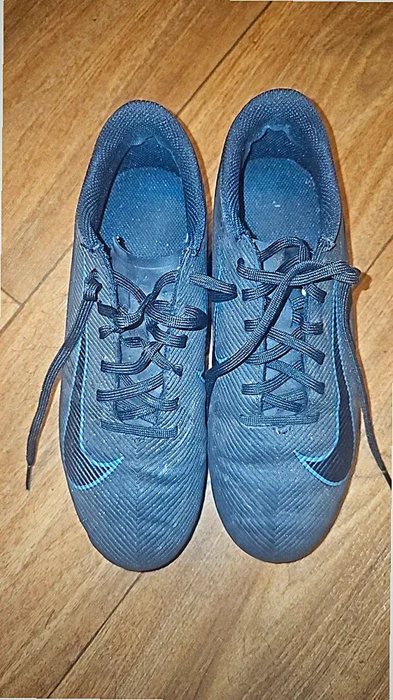 Nike Unisex Black Soccer Cleats Studded Lace-Up Shoes