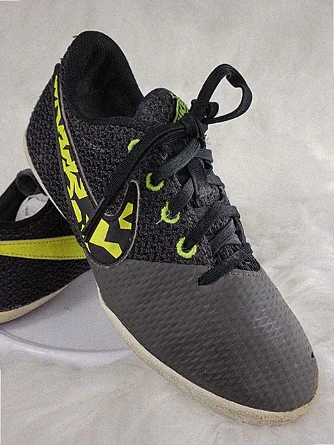 Nike Unisex Kids Sz 3Y Elastico Pro III Indoor Soccer Cleats 685354-001 Black
