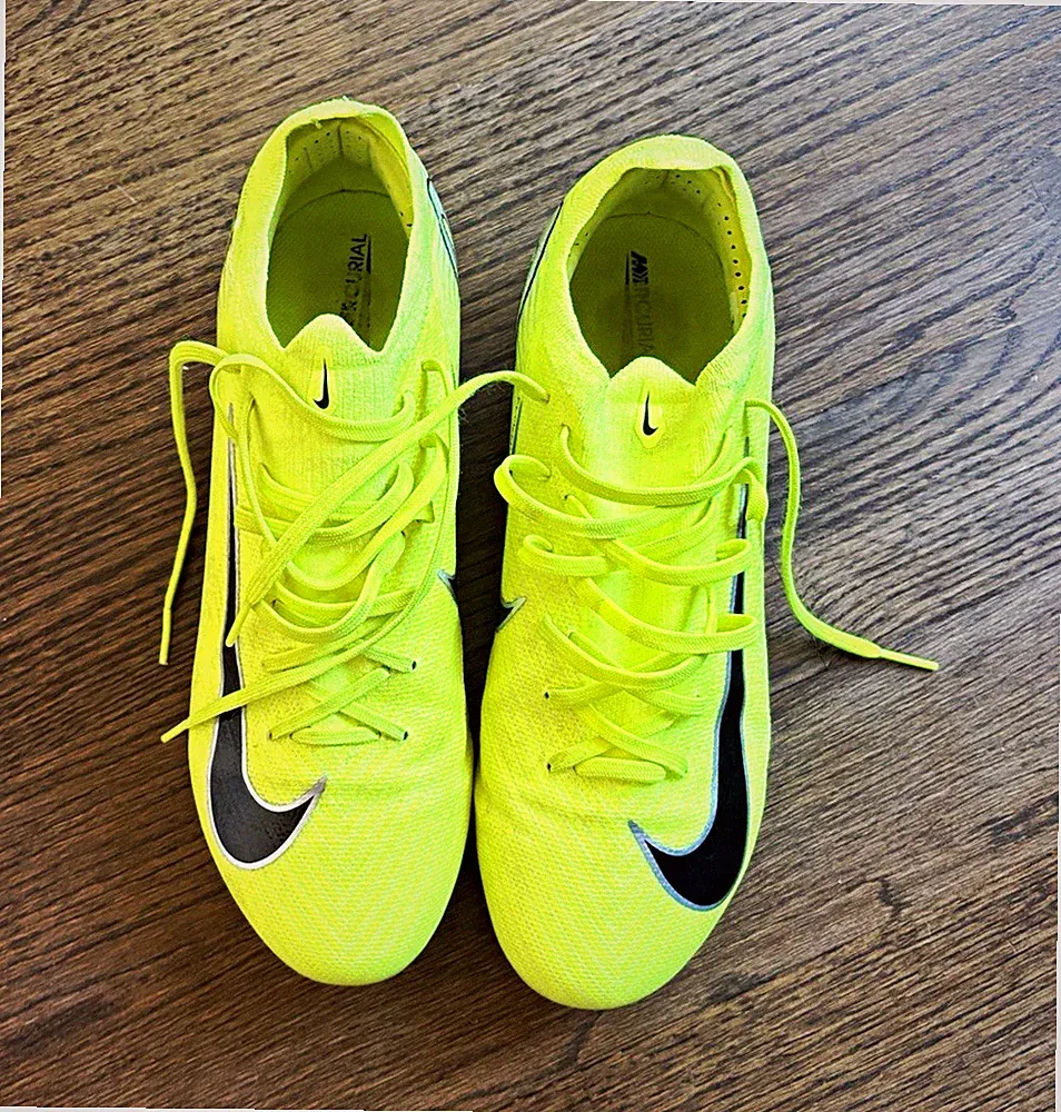 Nike Unisex Soccer Cleats US Size 8 Yellow Vapor Mercurial