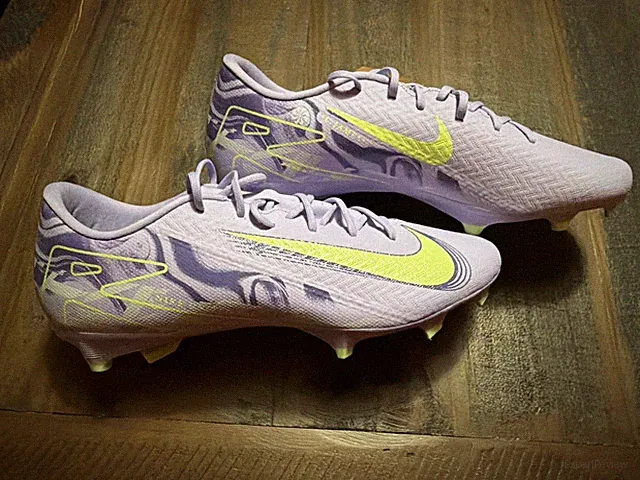 Nike United Vapor 16 Academy MG Low-Top Soccer Cleats (Purple Aga) Size 10.5