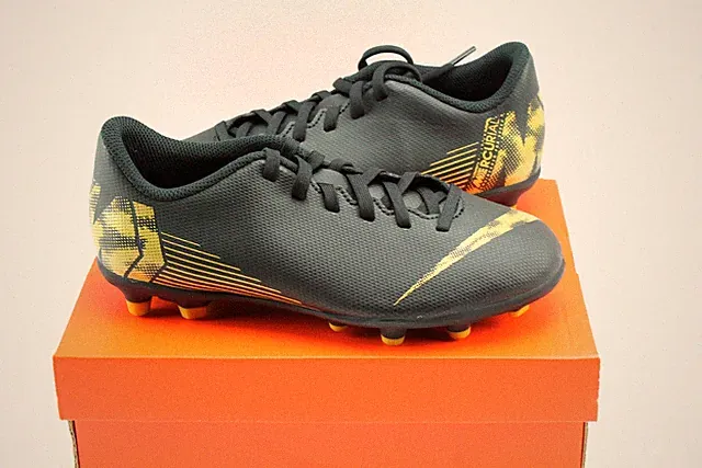 Nike Vapor 12 Club FG/MG Black Gold Soccer Cleats Men 13 / Women 14.5 AH7378-077
