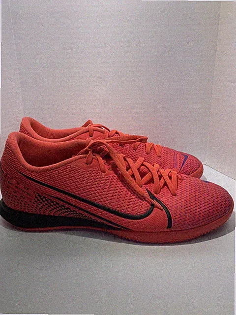NIKE: Vapor 13 Academy- AT7993606- Men’s Size 5-Indoor Soccer/Football-NWOB