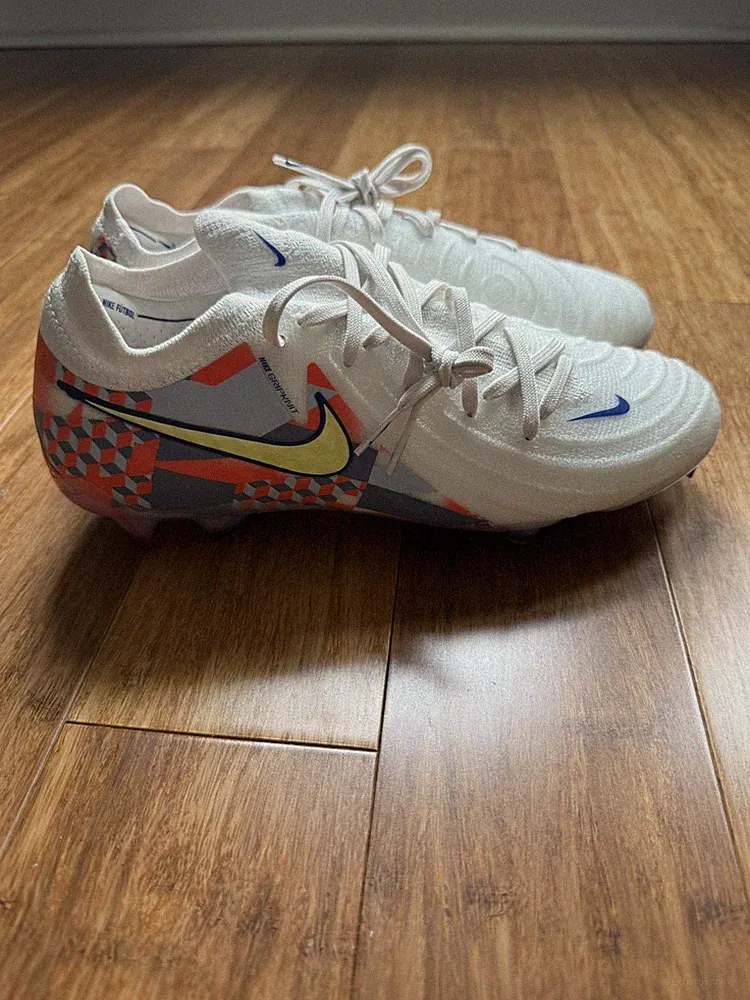 Nike White Blue Orange Yellow Geometric Pattern Low Top Plastic Soccer Cleats