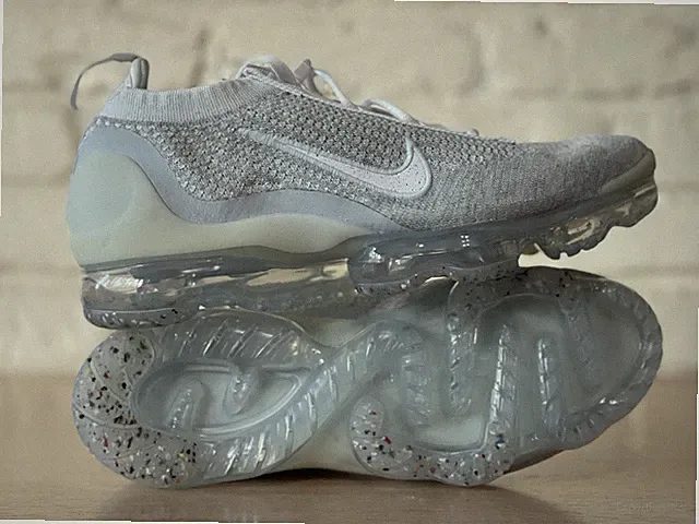 Nike Women Air Vapormax 2021 Flyknit White Pure DC4112-100 Size 11 / Men 9.5 New