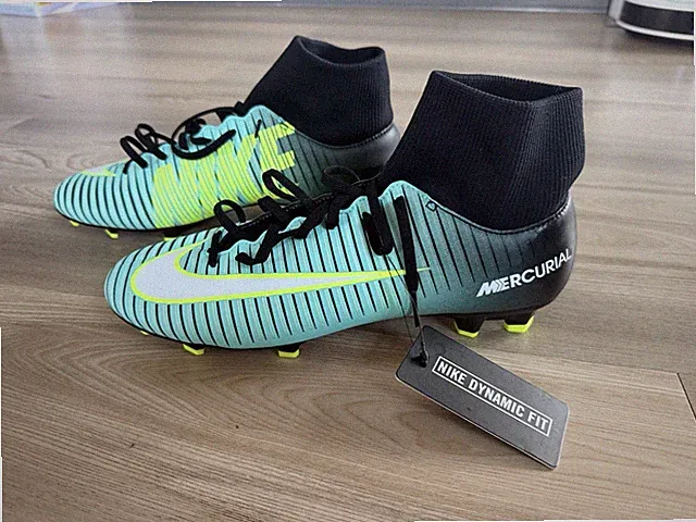 Nike Women’s Mercurial Victory 6 Dynamic Fit Cleats - New w/Tags - Size 8