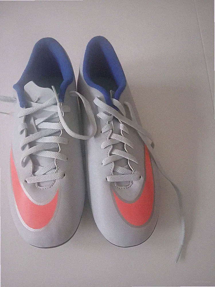 soccer cleats women