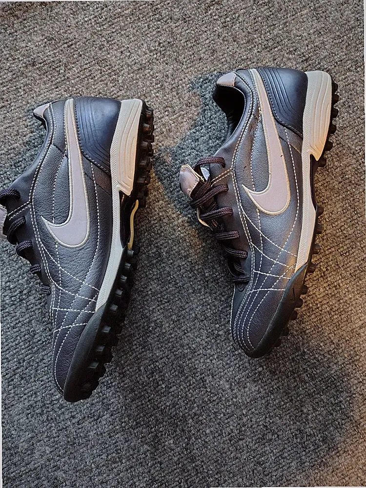 Nike Women’s Turf Soccer Shoes Size 7 Black Purplehugh /White 313902-051 Cleats