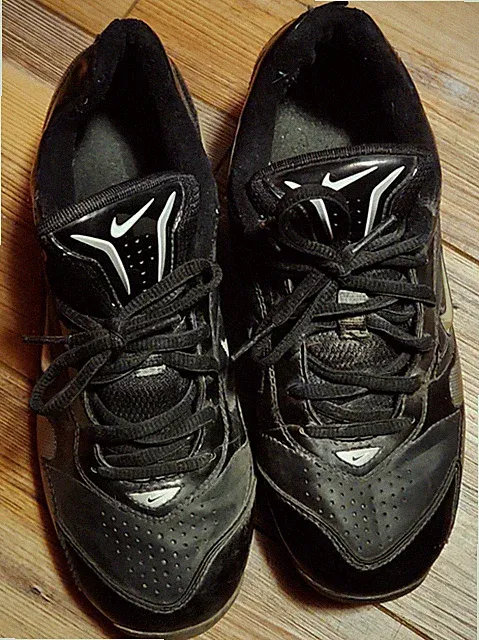 Nike youth 3.5 black soccer cleats kids shoes 3 1/2