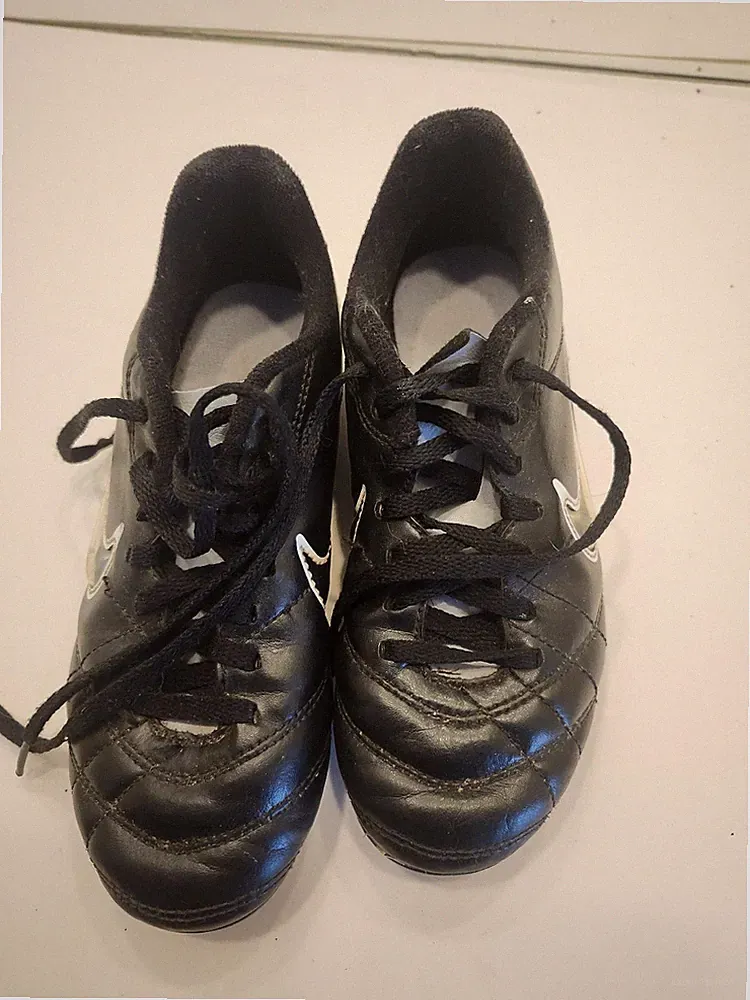 Nike Youth Black Size 1Y Soccer Cleats Leather