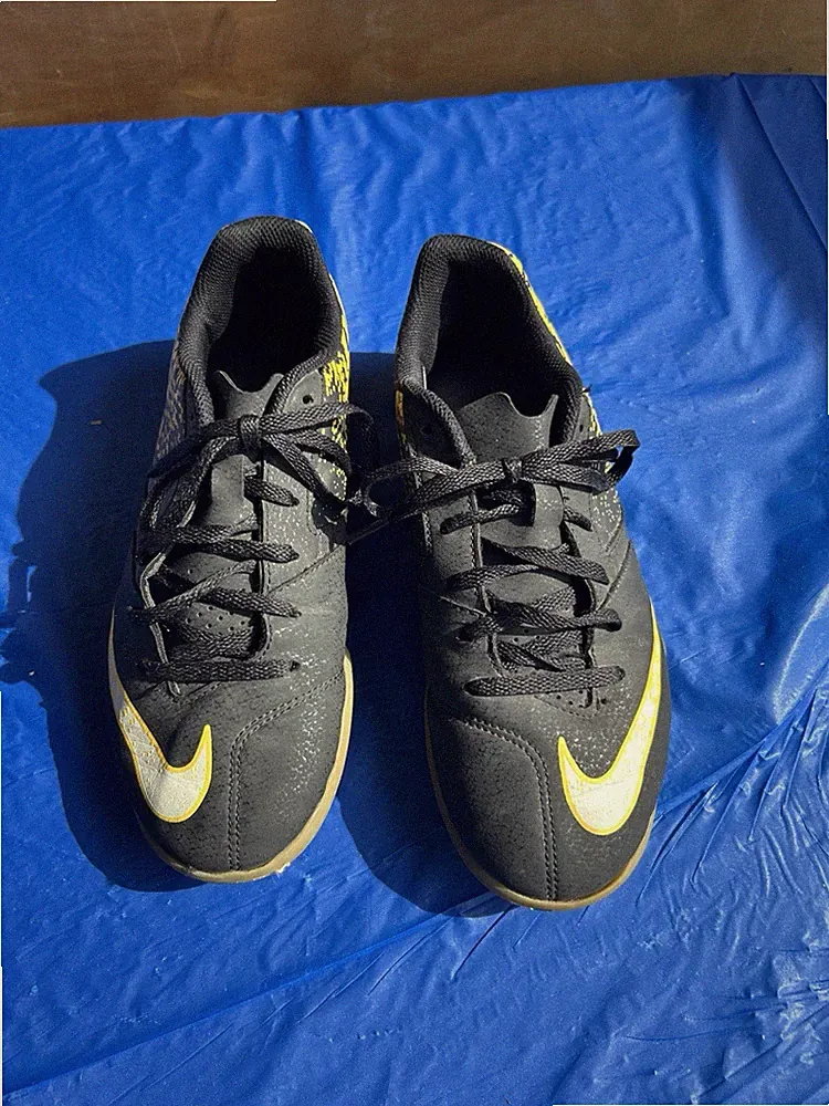Nike Youth Indoor Soccer Shoes Bombax 5.5Y Black Yellow Gold Cleats VGC