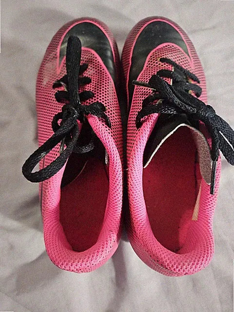 Nike Youth Pink Bravata ll FG Soccer Cleats size 1Y GUC