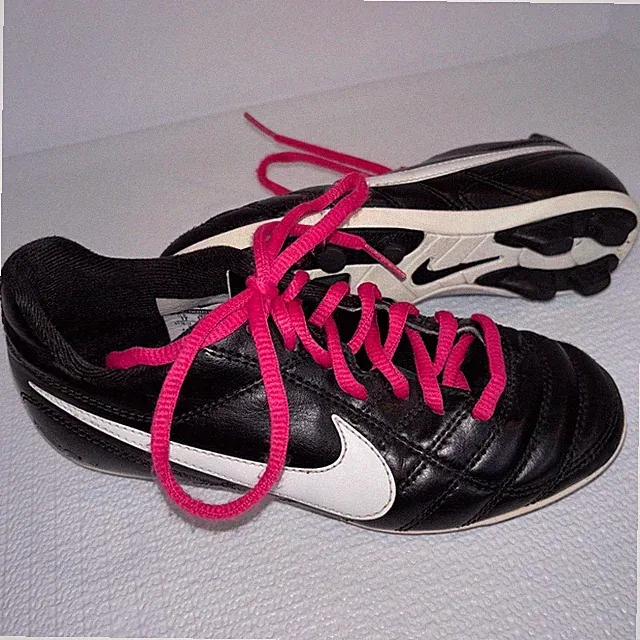 Nike Youth Soccer Cleats Black White Pink Laces Size 13.5 Soccer Shoes