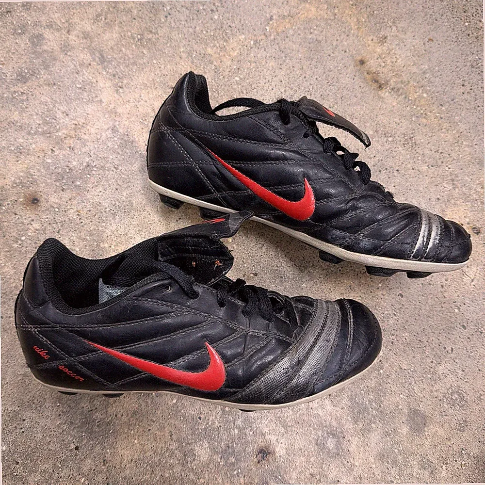Nike Youth Soccer Cleats Size 3.5Y Black/Red Kids Unisex 315775-061 Vintage