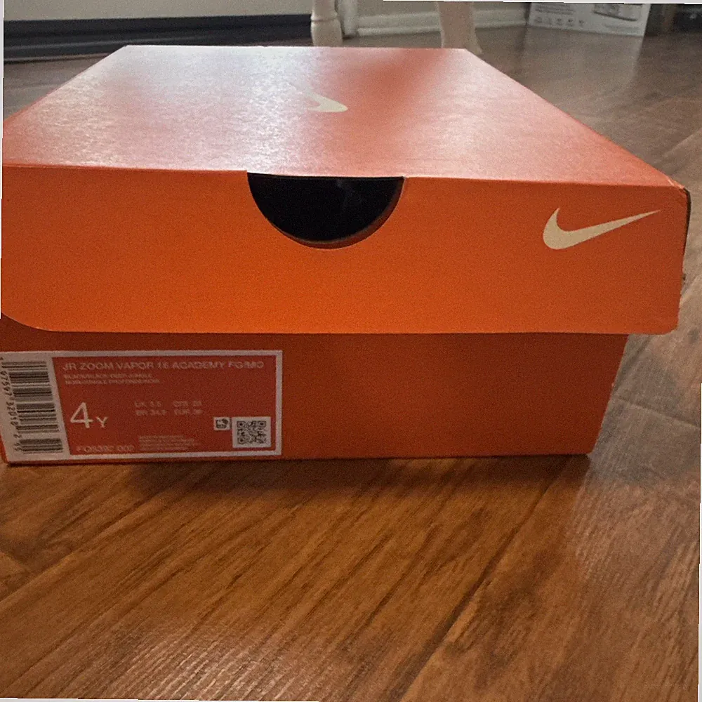 Nike Youth Soccer Cleats Size 4Y - Jr Zoom Vapor 16 Academy FG/MG