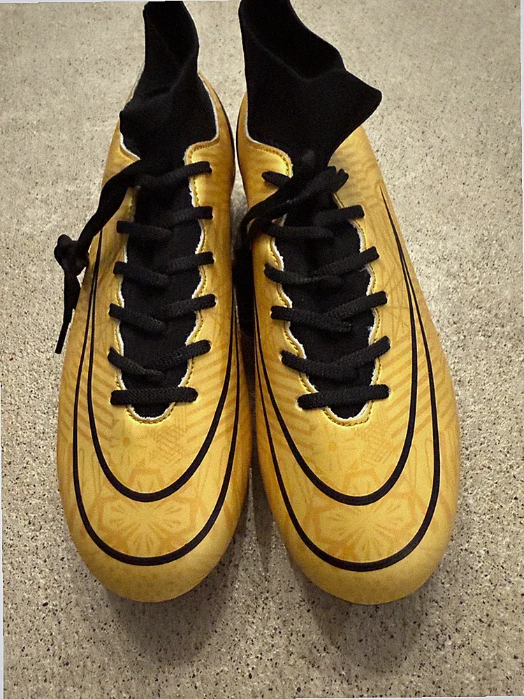 Nike Youth Soccer Cleats Size: EUR 38 (5.5/6Y)
