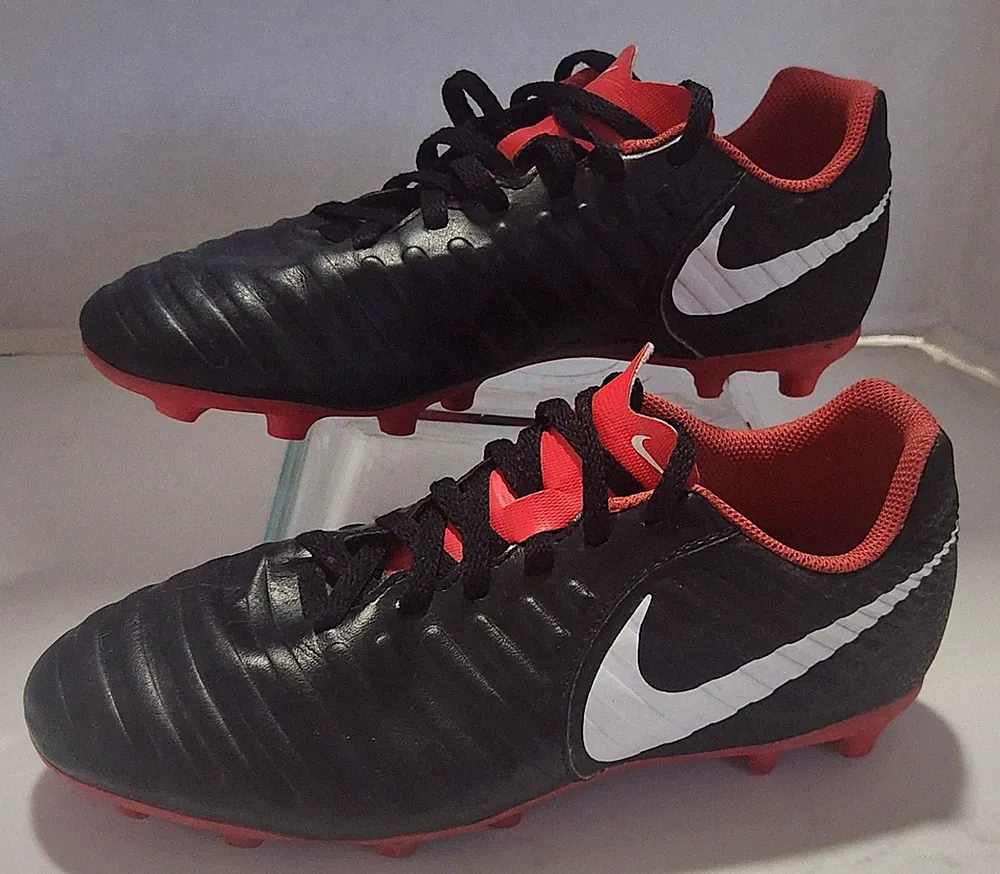 NIKE Youth TIEMPO LEGEND 7 Club FG Soccer Cleats A02300-008 Size 3.5Y