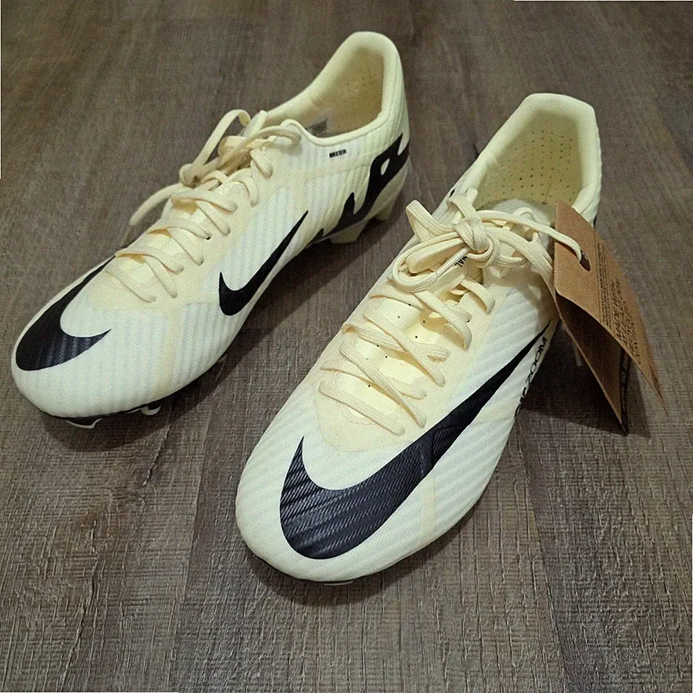 Nike Zoom Mercurial Soccer Cleats Men’s Size 6.5 – Pale Ivory / Black – Model DJ
