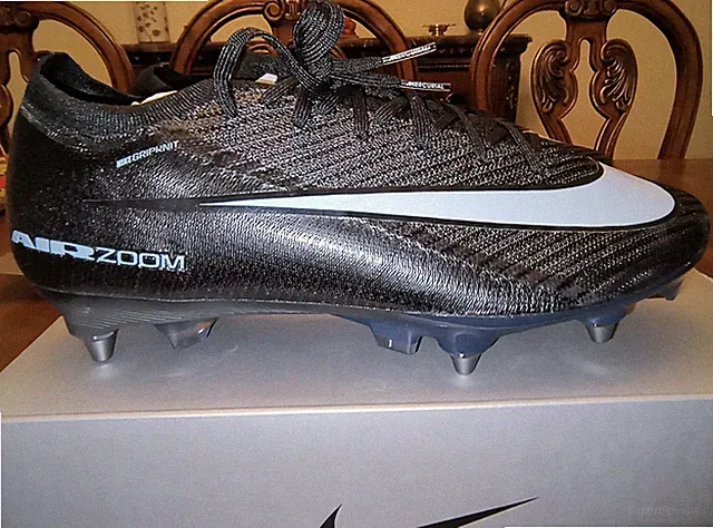 Nike Zoom Mercurial Vapor 16 Elite SG-PRO Soccer Cleats Mens Sizes 6.5 & 11.5
