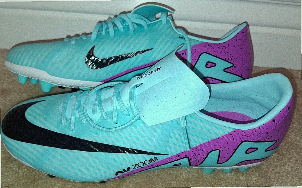 NIKE ZOOM VAPOR 15 ACADEMY AG FUSCHIA SOCCER CLEATS, US MENS 10.5, DJ5630-300
