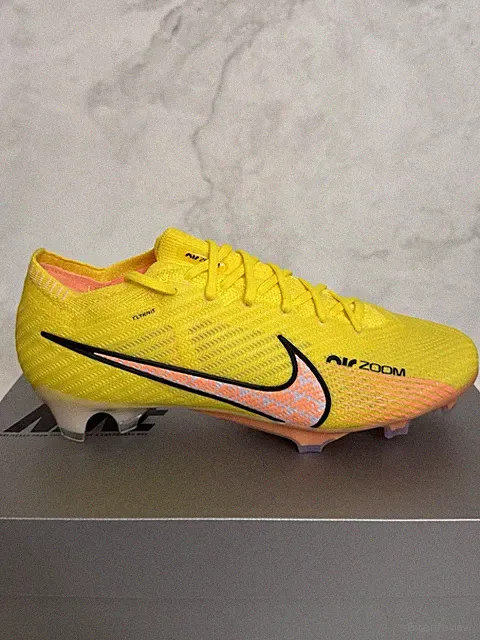 Nike Zoom Vapor 15 Elite FG Soccer Cleats Yellow DJ4978-780 Men’s Size 8.5 US