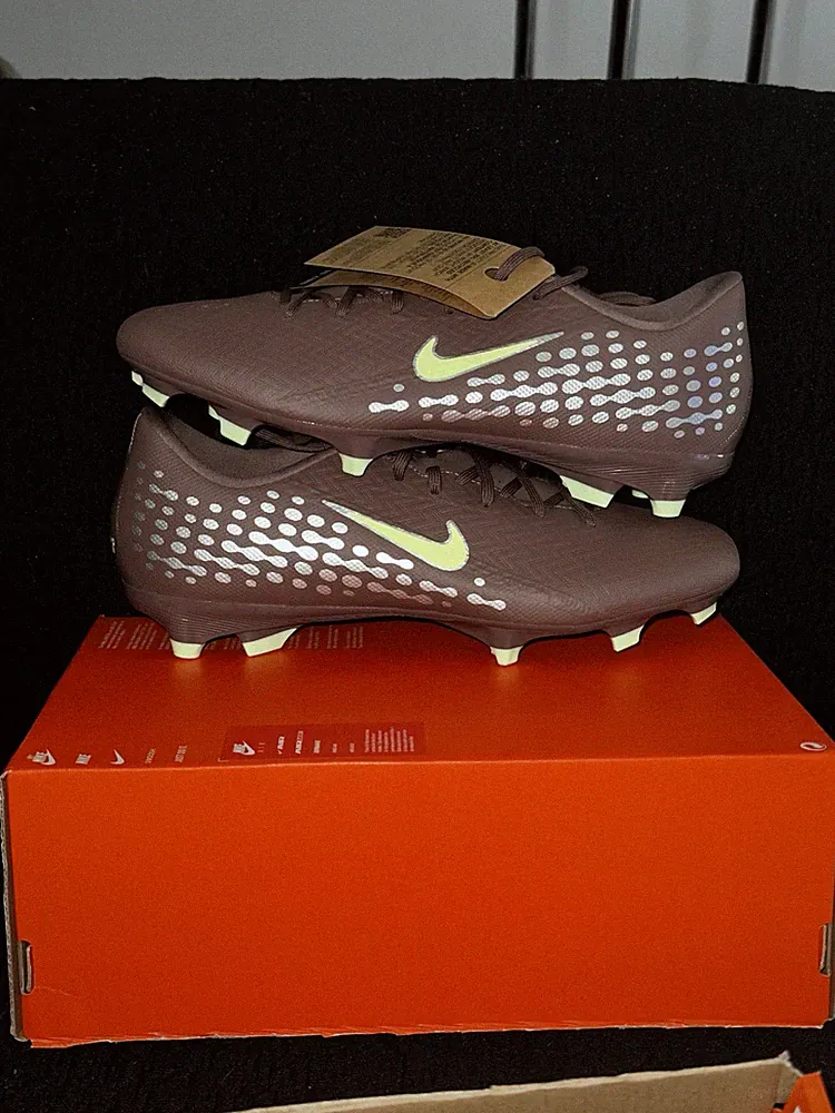 Nike Zoom Vapor 16 Academy Kylian Cleats Mens Size 7 / 8.5 Women’s Plum/Silver