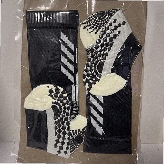 Non-Slip Soccer Compression Socks Black & White 2 Pair Size Medium NIP