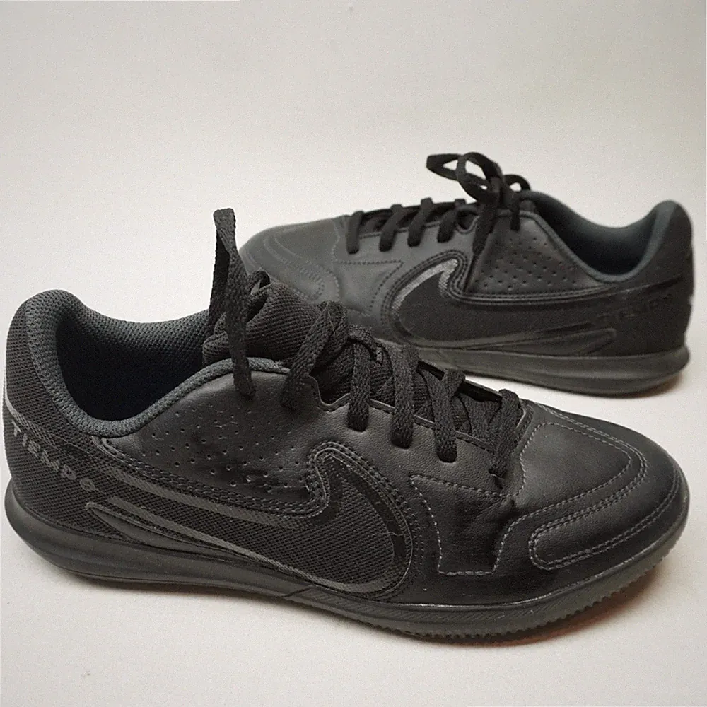NWOB! NIKE JR TIEMPO LEGEND 9 CLUB IC INDOOR SOCCER CLEATS BIG KIDS 5Y BLK