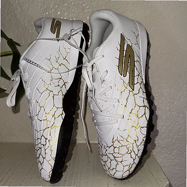 NWOB Skechers SKX 01 Academy Indoor Turf Soccer Shoes White Gold Men's Size 5