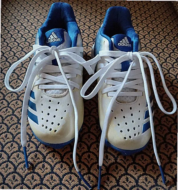 NWOB YOUTH 10K LEATHER SOCCER CLEATS WHITE & BLUE