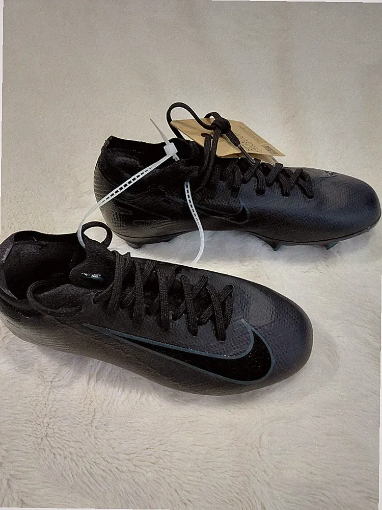 NWT Nike Black Soccer Cleats HF5448-002