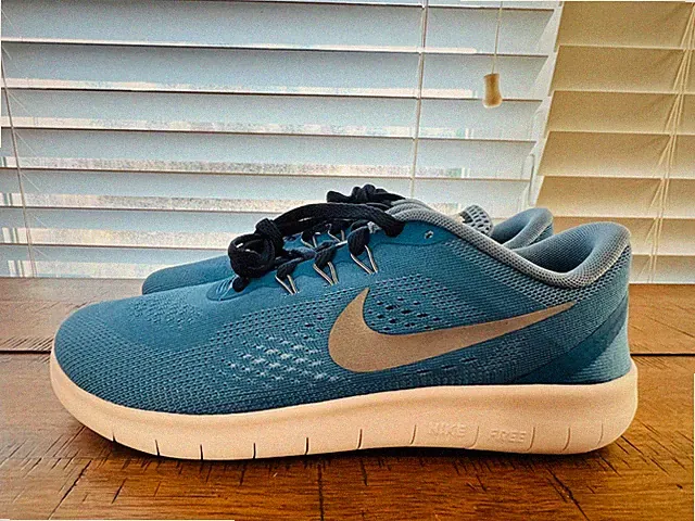 NWT Nike Free Run Blue/Silver Womens/Girls Size 6.5Y Athletic Running Shoes