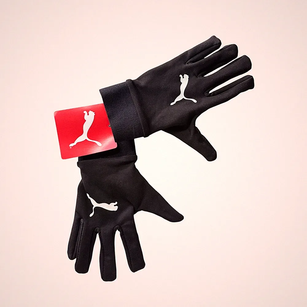 NWT Puma Kids Size 4 Field Player Soccer Gloves Black Silicone Grip Football