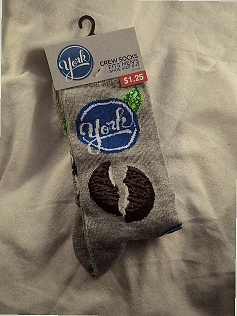 NWT SHOE SIZE 6-12 MEN'S CREW SOCKS ~ YORK Peppermint Patty