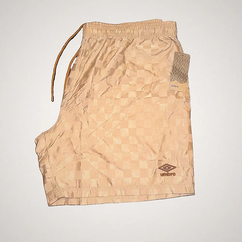 NWT! UMBRO Checkered Shiny Soccer Football 7” Shorts Men’s Size M Light Brown