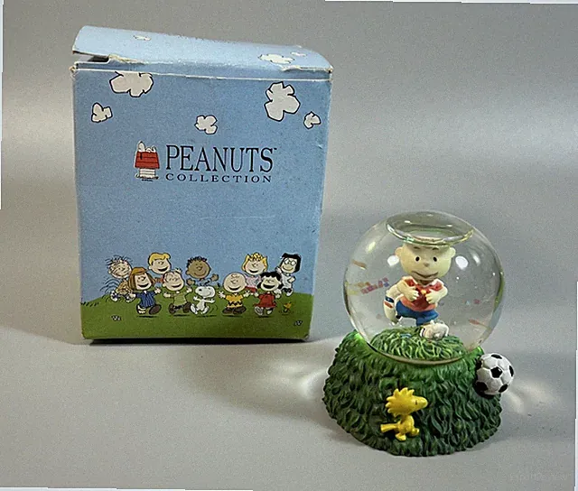Peanuts Collection Charlie Brown Soccer Mini Glitter Globe With Box #8332