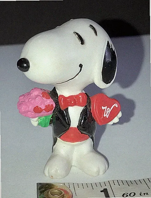 Peanuts PVC Whitman Candy Valentine Day Snoopy Tuxedo Flowers Candy Box Love