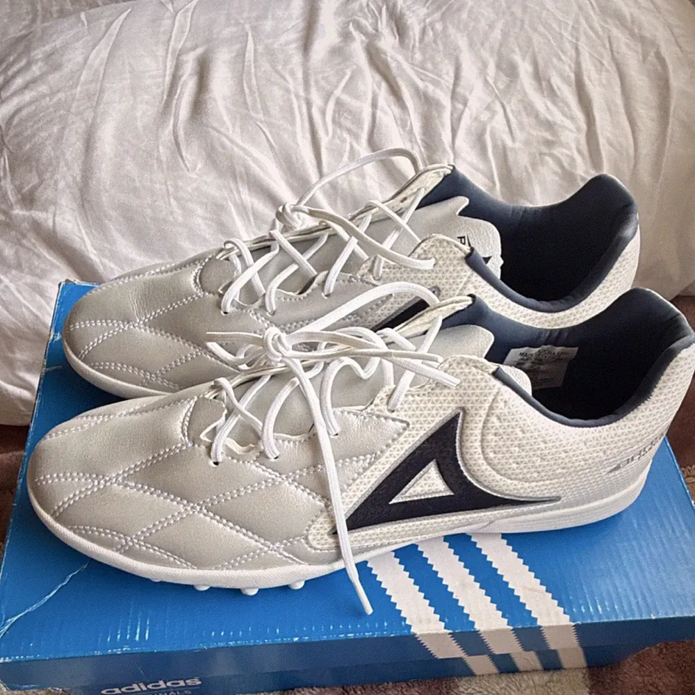 Pirma Brasil White Navy Soccer Cleats Synthetic Upper Outsole Low Top Men US 9.5