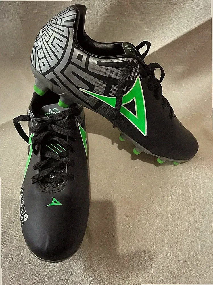 soccer cleats boys