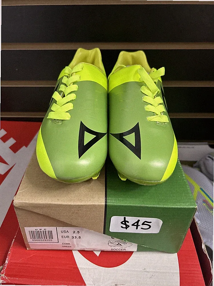 Pirma Monaco Win soccer cleats size 2.5