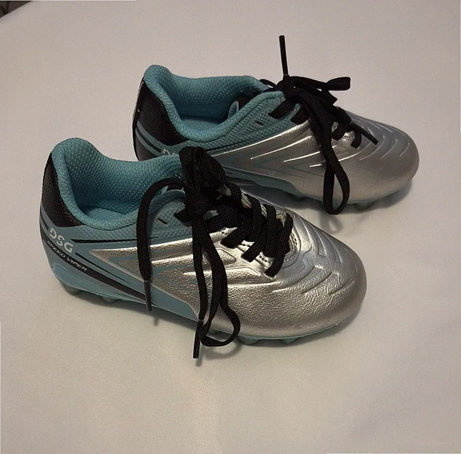 Pre-owned Boys Size 8K DSG Soccer Cleats Teal and Silver Great Condition