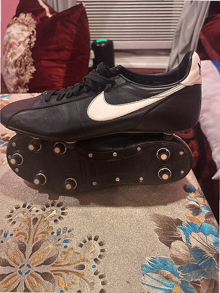 Pre-Owned Vintage Nike 1971 Classic Collection SG/FG Soccer Cleat Men’s Size (9)