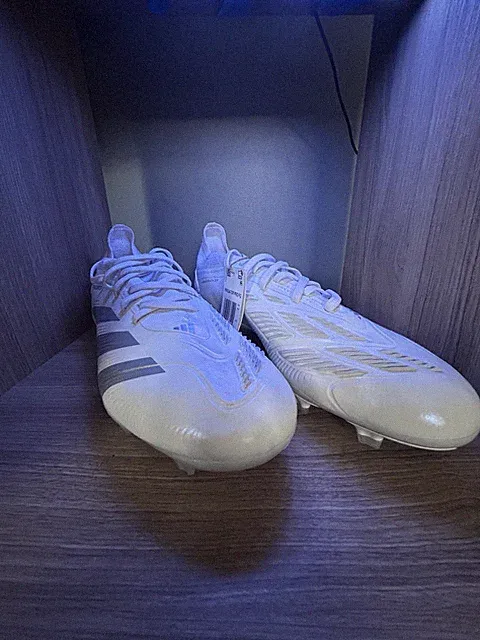 PREDATOR 24 PRO FIRM GROUND SOCCER CLEATS
